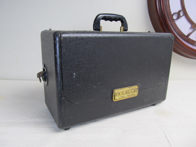 lot 208 image: Vintage ZENITH Trans-Oceanic Radio wManual