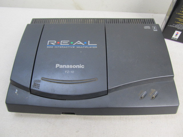 lot 6 image: Panasonic R.E.A.L. 3DO Video Game System wController