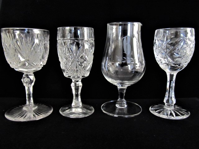 lot 120 image: Quality Group of AntiqueVintage Cordial etc Glasses
