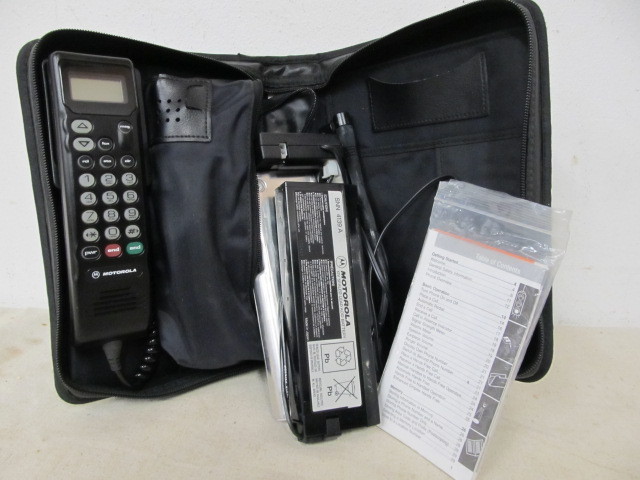 lot 194 image: Vintage Mid 90s Motorola Car Phone System