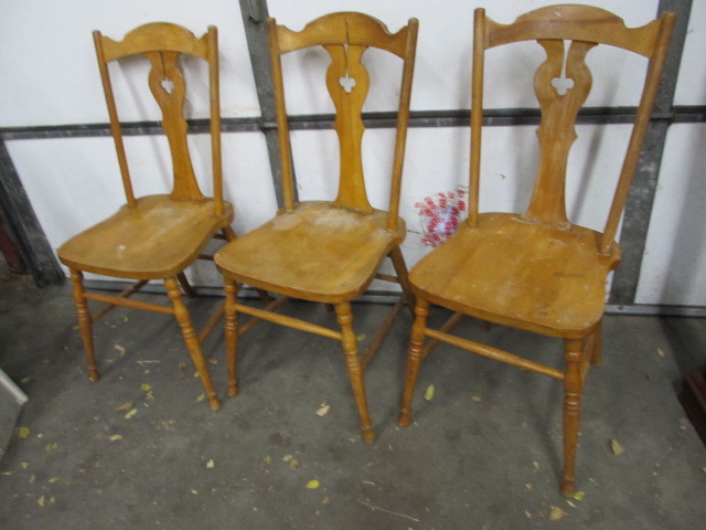 lot 201 image: 3 antique Cutout Clover Back Maple Chairs