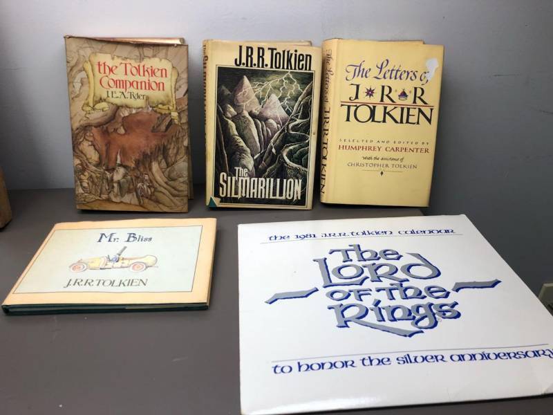 lot 40 image: Group of 4 Vintage J.R.R. TOLKIEN Books & 1981 Calendar