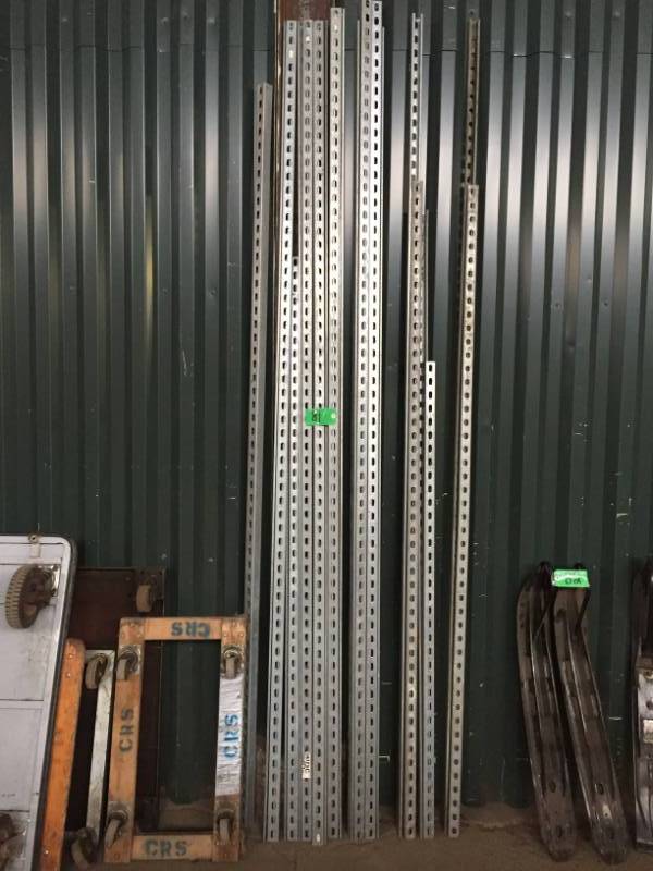 lot 81 image: Super Strut Twenty Two pieces
