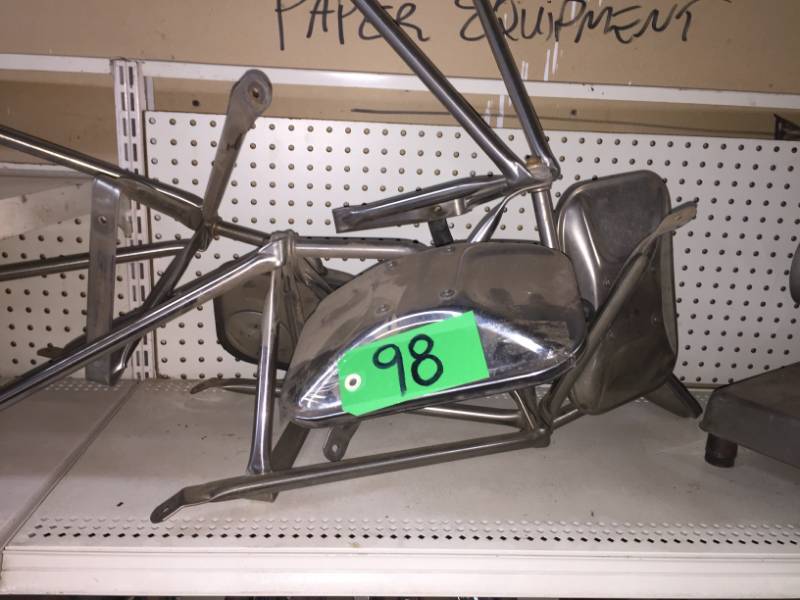 lot 98 image: Four large truck mirrors