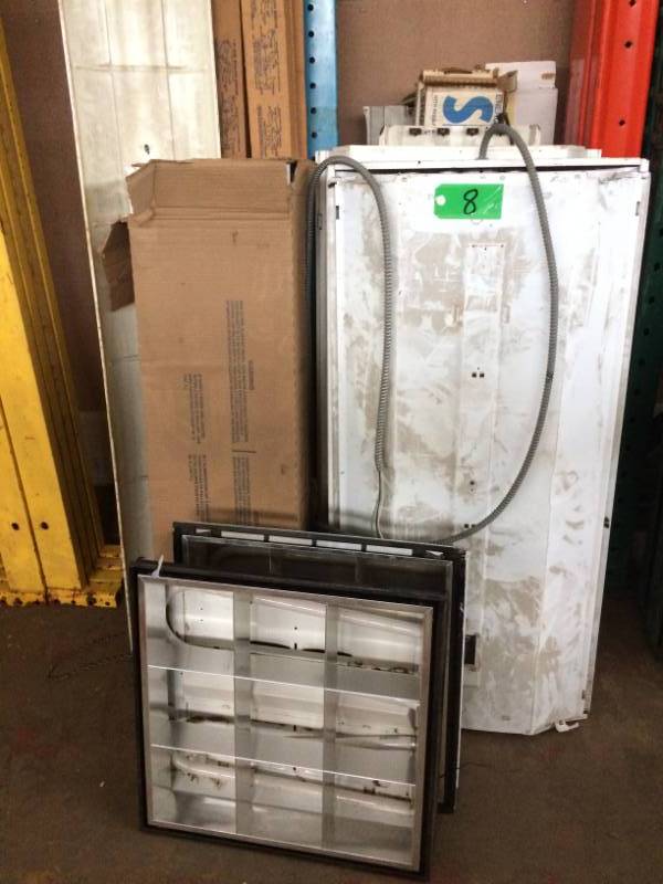 lot 8 image: Fluorescent Light Fixtures