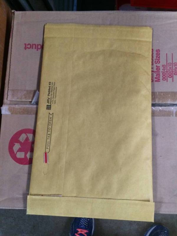 lot 28 image: #3 Jiffy Padded Mailers  envelopes