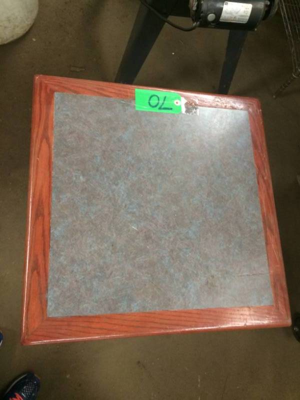lot 70 image: Small Caf Table