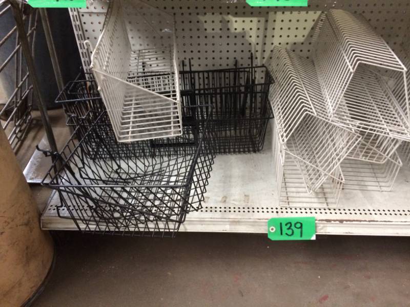 lot 139 image: Fifteen Wire Baskets asst