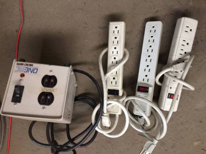 lot 142 image: Three power strips, one power supply