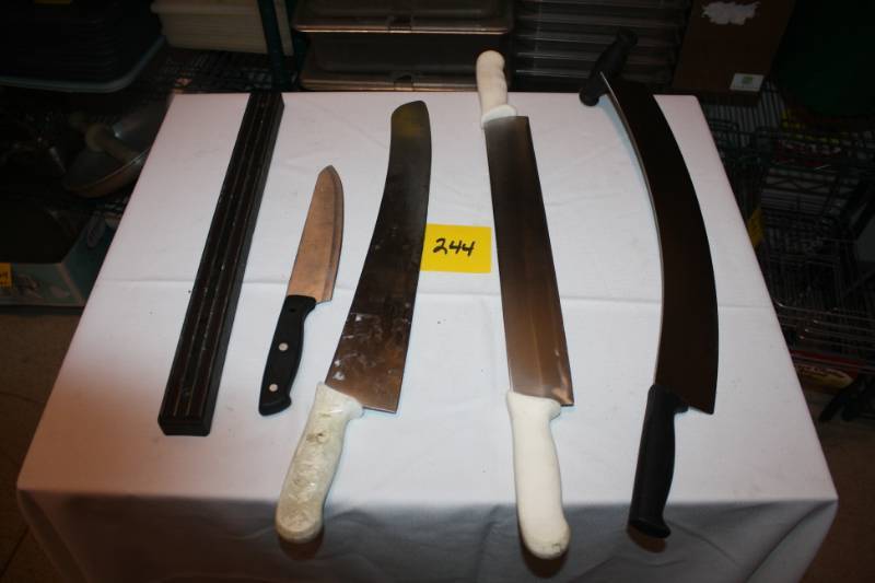 Knifes and Magnetic Bar