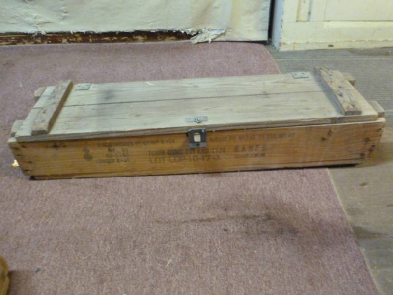 lot 8 image: Vintage Ammo Box