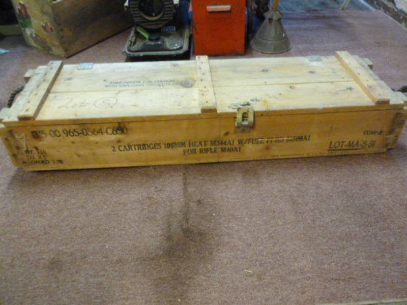 lot 9 image: Vintage Ammo Box