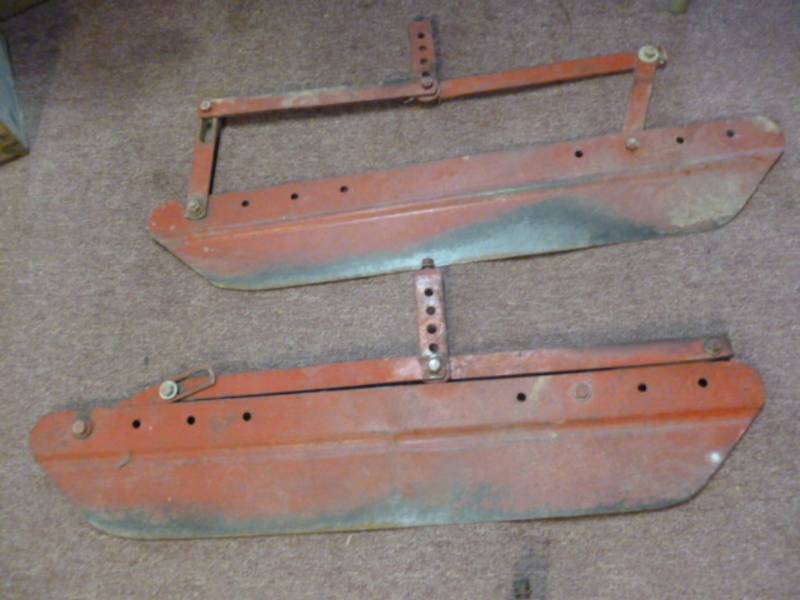 lot 13 image: Vintage Implement Parts