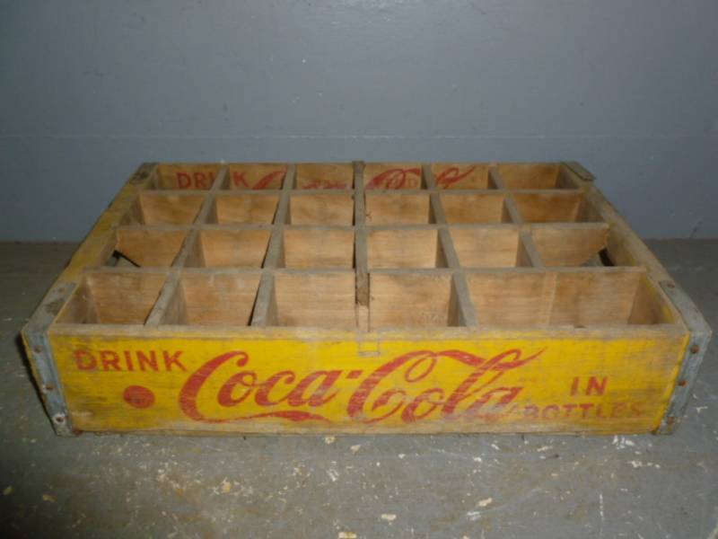 lot 17 image: Vintage Coca-Cola