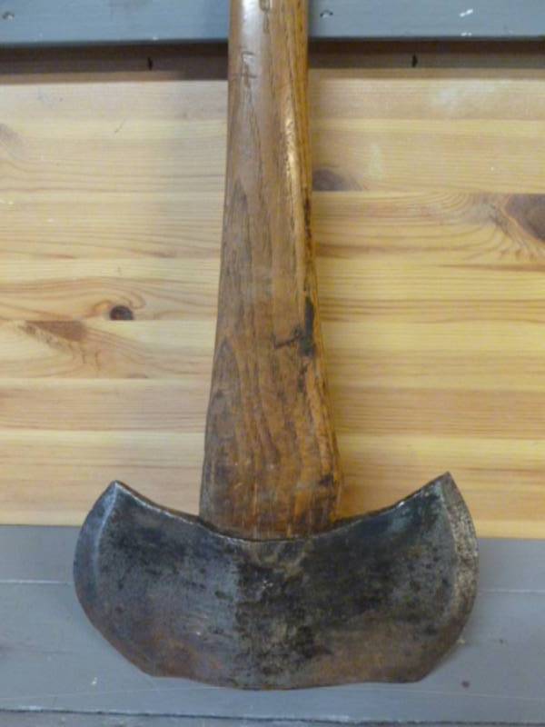 lot 19 image: Vintage Ax