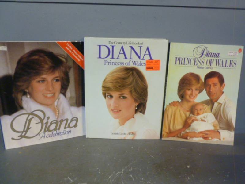 lot 37 image: Collector Books