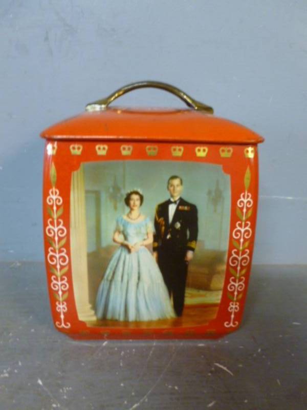 lot 40 image: Vintage Metal Container