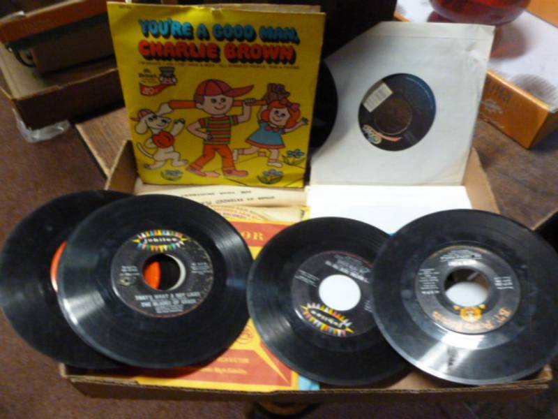 lot 43 image: Collectible 45s Records