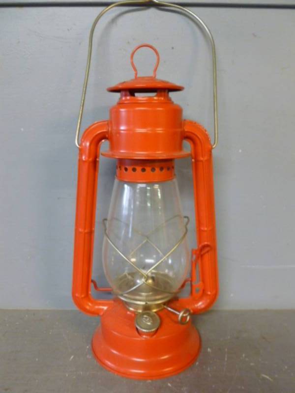 lot 48 image: Dietz Barn Lantern