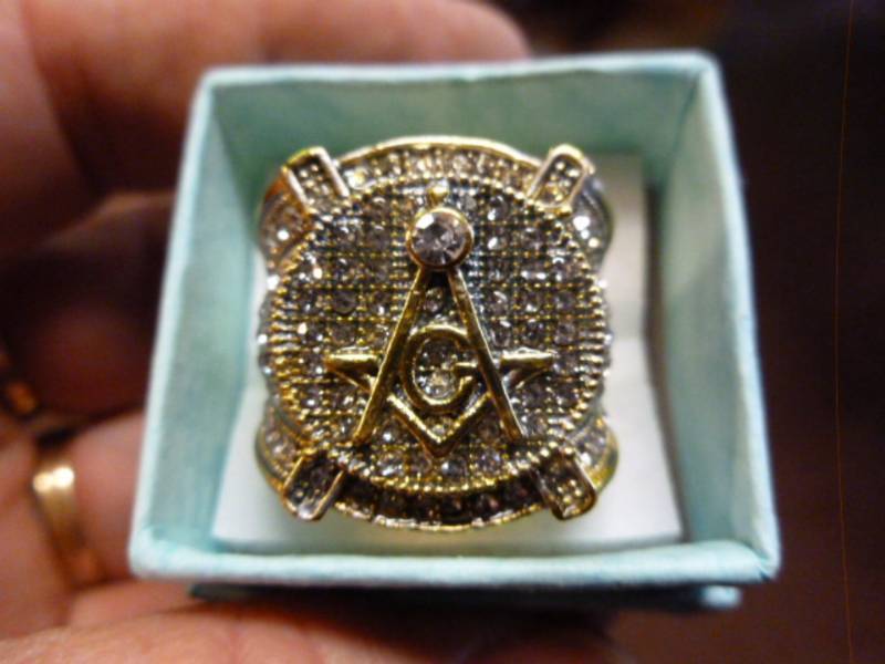 lot 49 image: Mens Ring