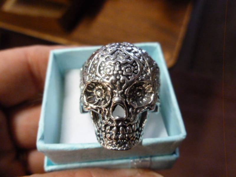 lot 50 image: Mens Ring