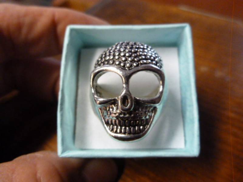 lot 51 image: Mens Ring