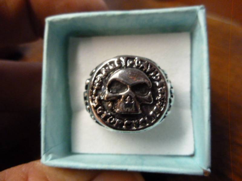 lot 52 image: Mens Ring