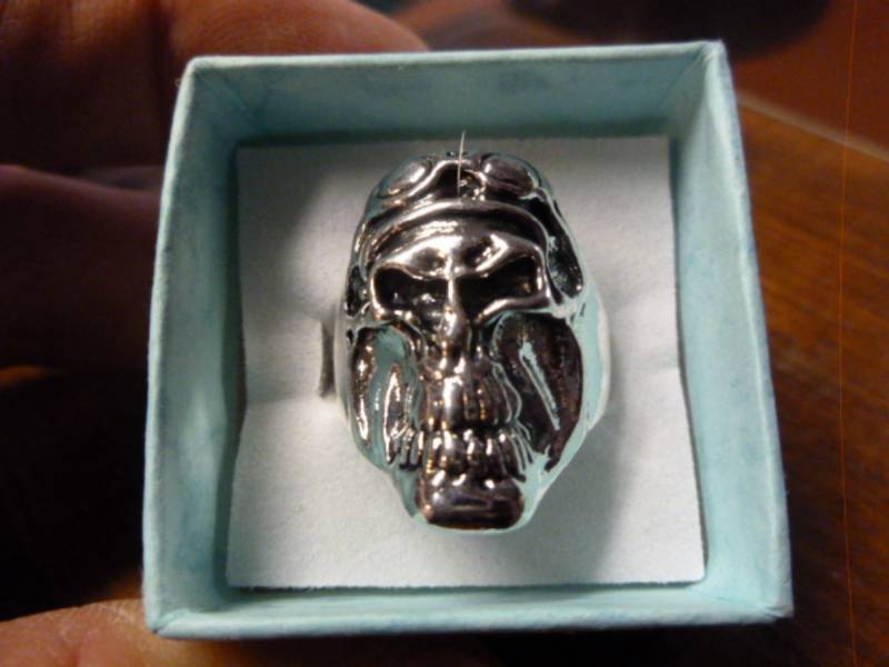 lot 54 image: Mens Ring
