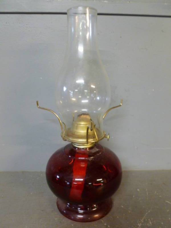 lot 61 image: Oil Lamp