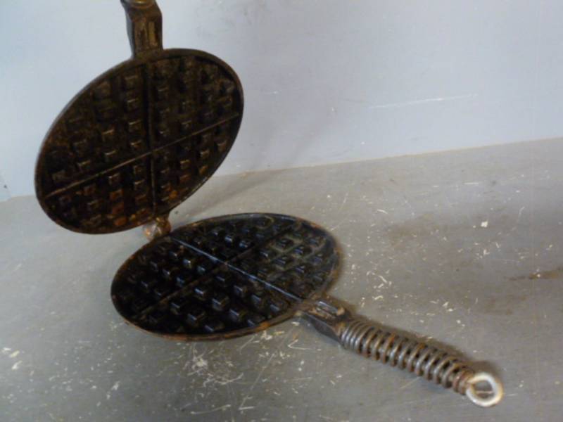 lot 70 image: Antique Waffle Iron