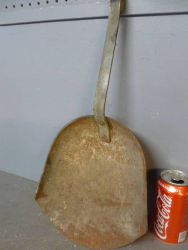 lot 102 image: Vintage Grain Scoop