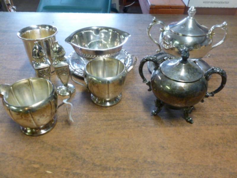 lot 113 image: Vintage Silver Plate Serving Set