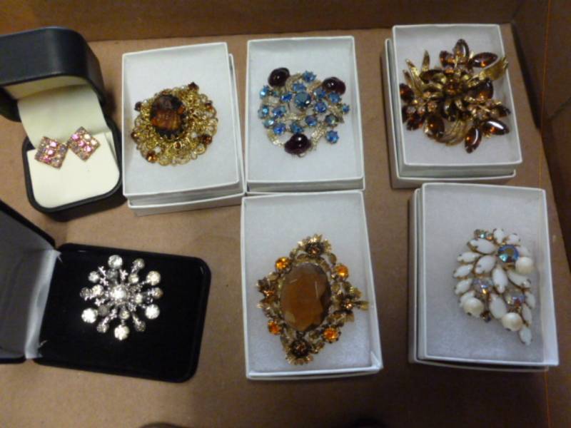 lot 149 image: Jewelry
