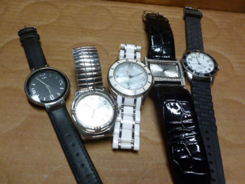 lot 150 image: Watches