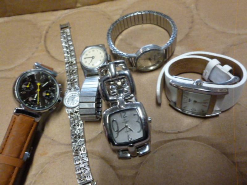lot 153 image: Watches