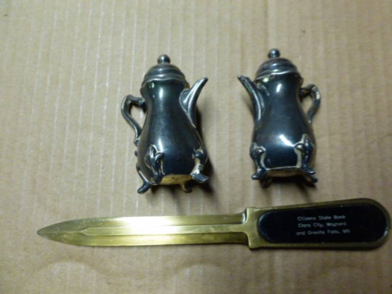lot 169 image: Vintage Items