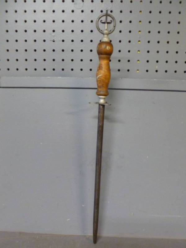 lot 192 image: Vintage Sharpening Steel