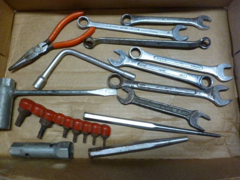 lot 202 image: Tools