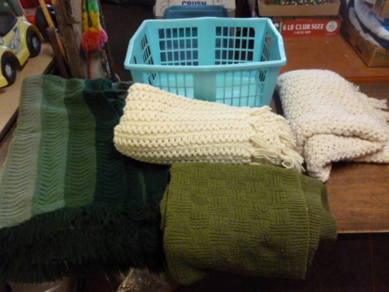 lot 228 image: Blankets