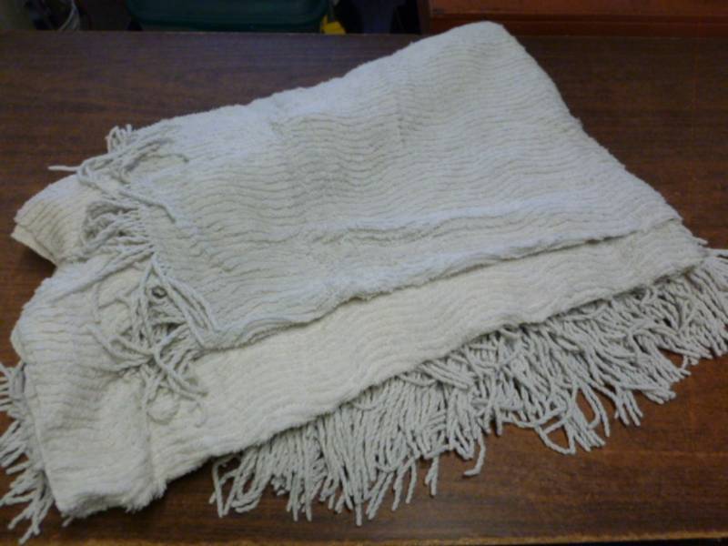 lot 229 image: Vintage Chenille Bedspread