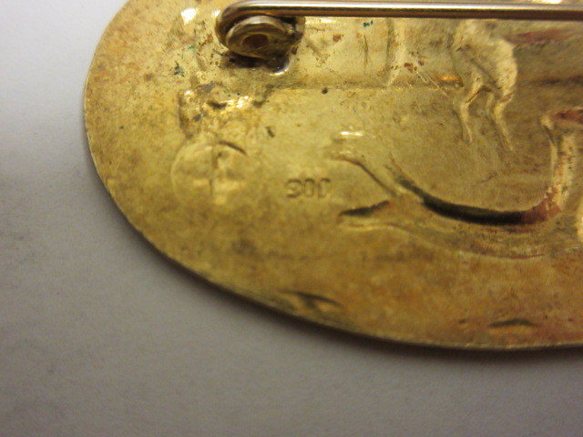 lot 821 image: OVAL ROMAN STYLE PIN