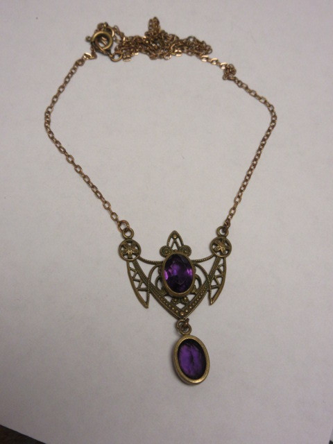 lot 823 image: ART NOVEAU AMETHYST NECKLACE 20 LONG