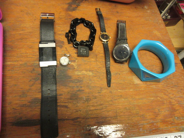 lot 826 image: HIGH END LUXURY WATCHES