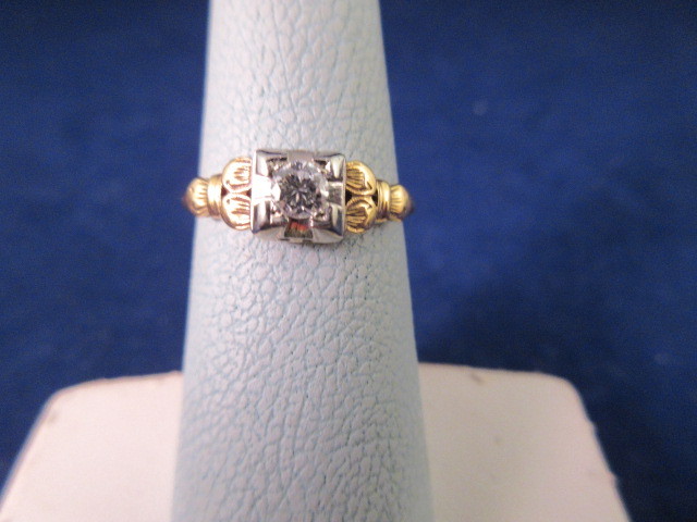 lot 835 image: 18K RETRO MID CENTURY DIAMOND ENGAGEMENT RING SZ 6 14