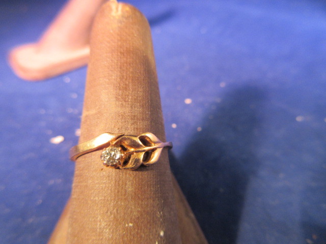 lot 837 image: 14K DIAMOND FLORAL SOLITAIRE RING SZ 7