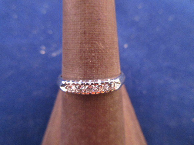 lot 839 image: ANTIQUE PLATINUM 5 STONE BAND SZ 6 14