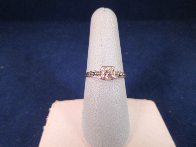 lot 833 image: 18K WHITE GOLD MID CENTURY 14 CT DIAMOND ENGAGEMENT RING SIZE 7 34