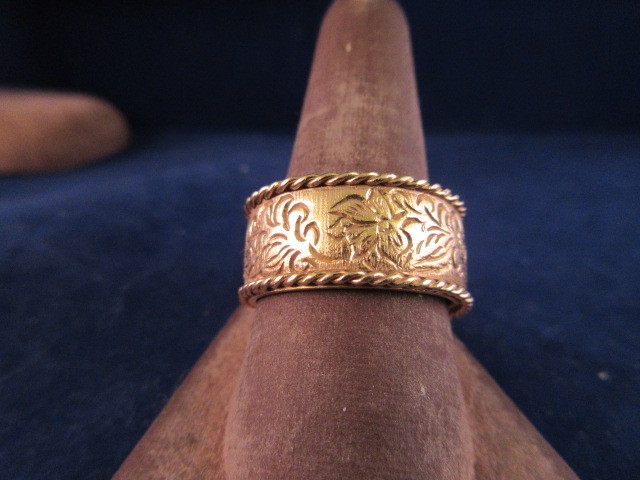 lot 844 image: HEAVY 14K YELLOW GOLD WEDDING BAND SZ 10 14