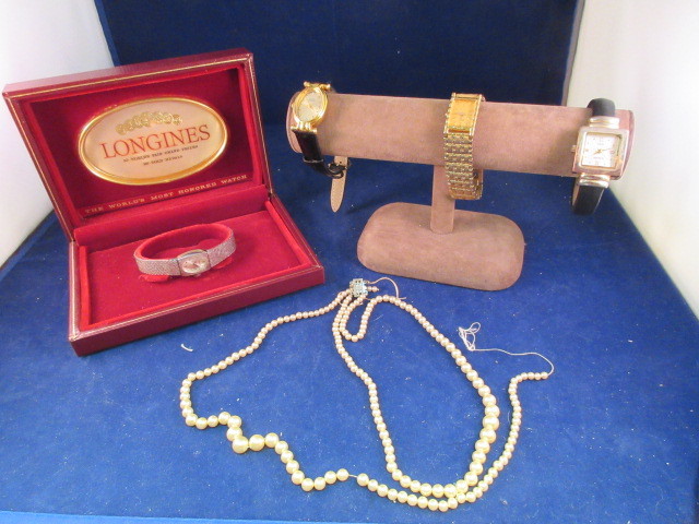 lot 846 image: 4 VINTAGE WATCHES AND FAUX PEARLS