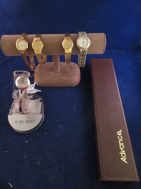 lot 910 image: LOT OF 5 GOLD TONE  SILVER TONE LADIES WATCHES